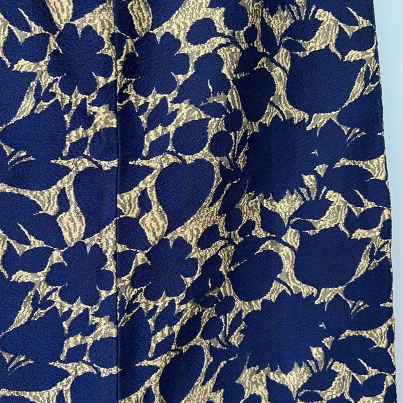 J. Crew Pencil Skirt Textured Navy & Gold Floral Print | Women’s Size 0 NWT - Picture 3 of 6